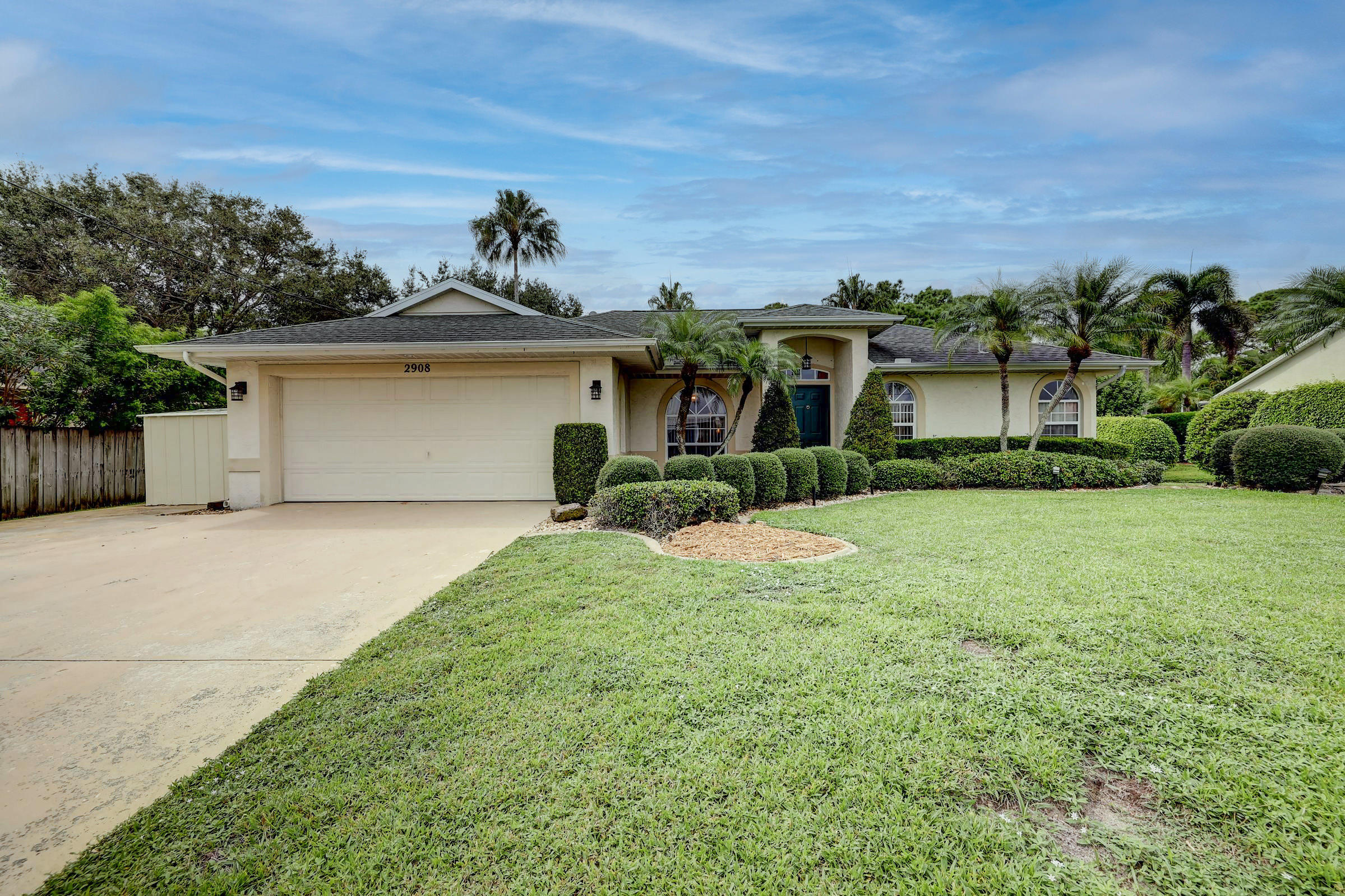 2908 Southeast Bella Road Port St. Lucie, FL 34984 - Photo 2 of 55 02_3j0a7412_3_4_5_6