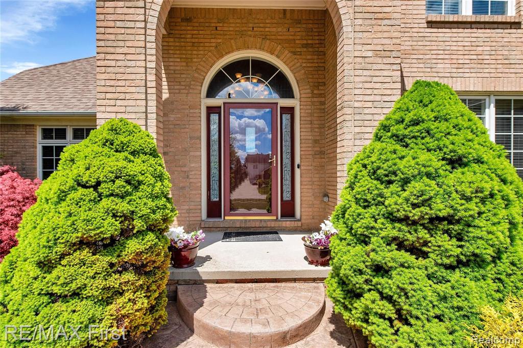 1012 Rochelle Park Drive Rochester Hills, MI 48309 - Photo 9 of 38