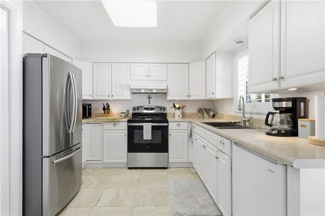 $3,500 | 2145 30th Avenue, Vero Beach, FL 32960