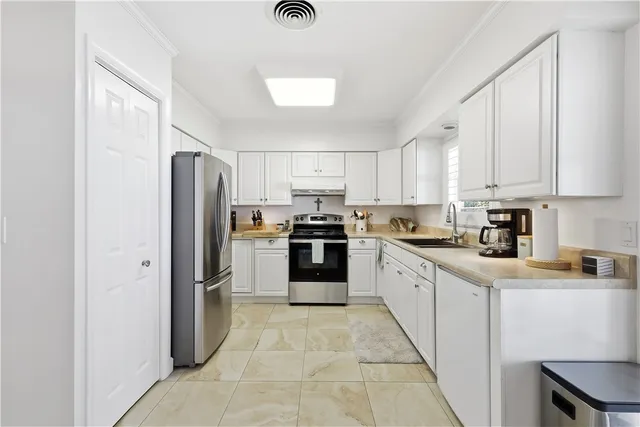 $3,500 | 2145 30th Avenue, Vero Beach, FL 32960