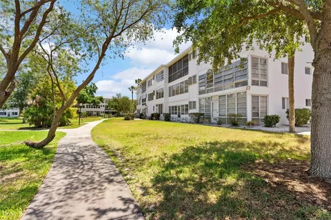 $70,000 | 11201 80th Avenue, Unit 305, Seminole, FL 33772