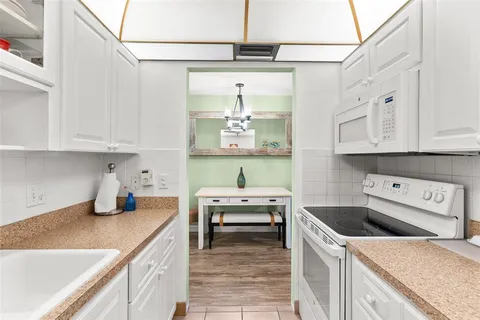 $70,000 | 11201 80th Avenue, Unit 305, Seminole, FL 33772