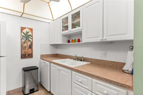 $70,000 | 11201 80th Avenue, Unit 305, Seminole, FL 33772