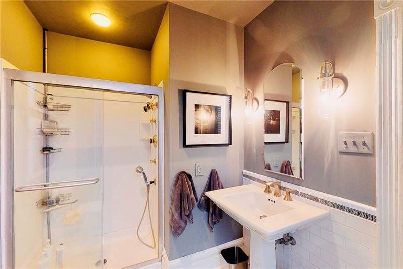5426 Howe Street Pittsburgh, PA 15232 - Photo 22 of 25 Gallery Image 22