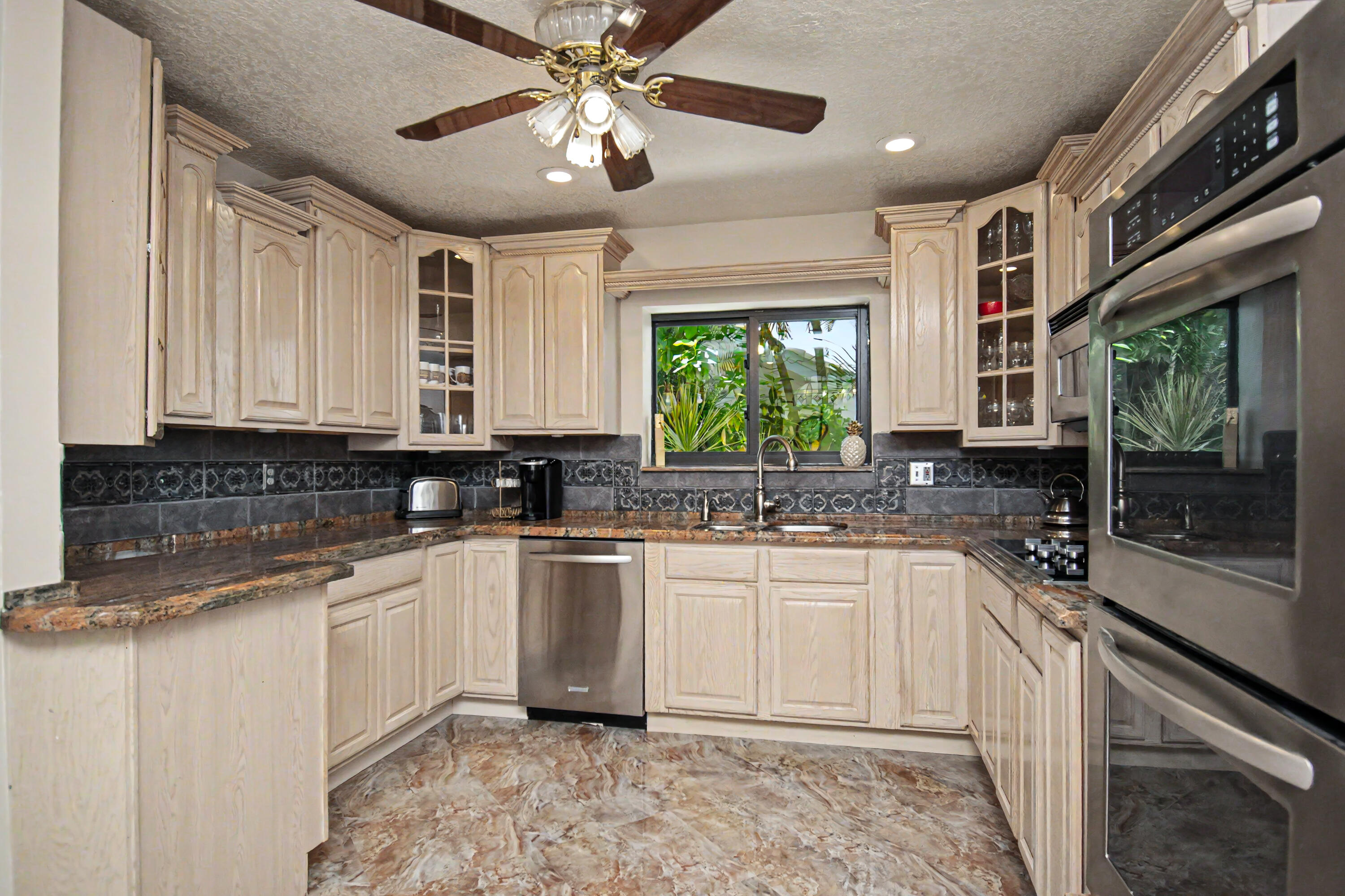 9708 Erica Court Boca Raton, FL 33496 - Photo 21 of 54 Kitchen