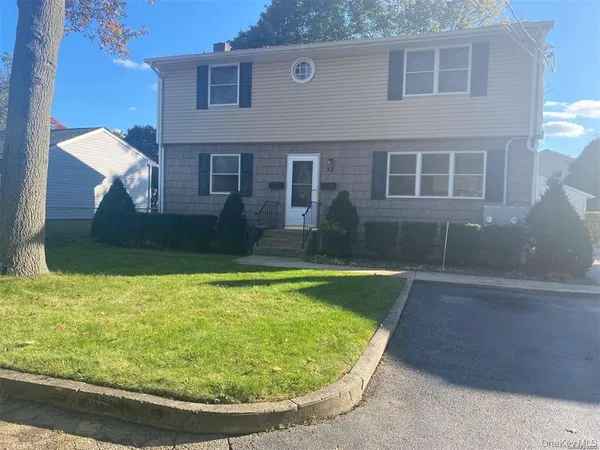 $3,100 | 52 Grand Place, Unit A, East Northport, NY 11731