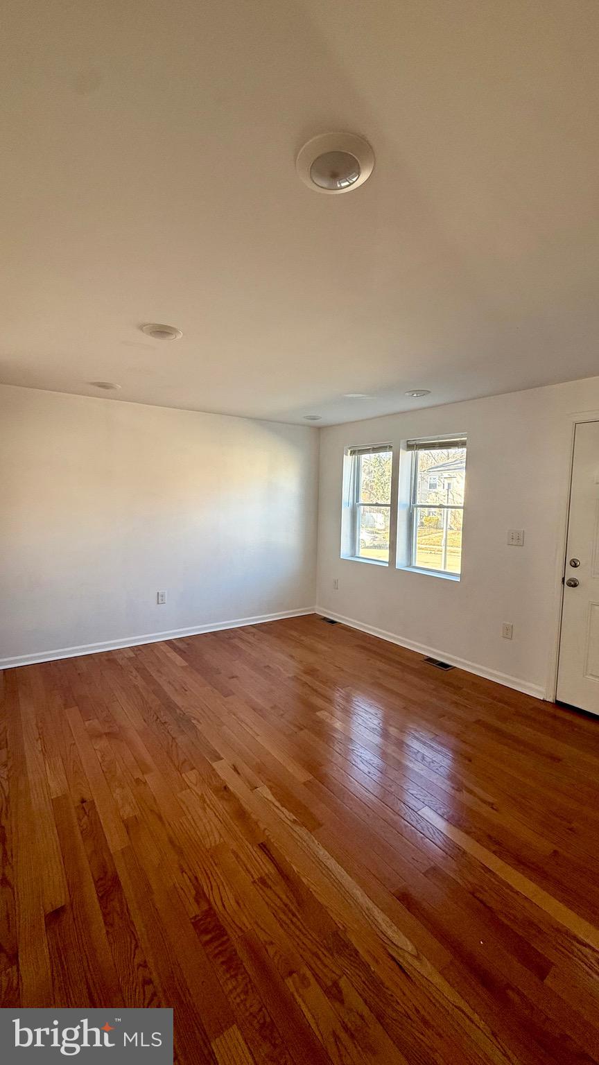 4343 Roberton Avenue Baltimore, MD 21206 - Photo 5 of 15