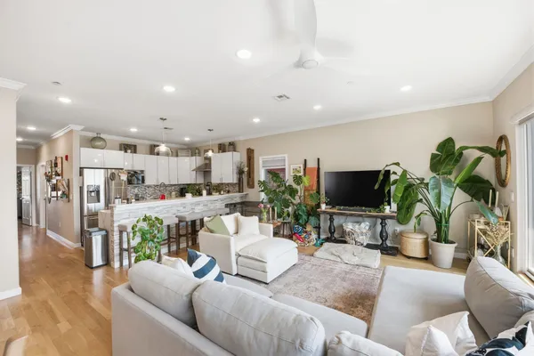 $3,800 | 936 Pavonia Avenue, Unit 3B, Jersey City, NJ 07306