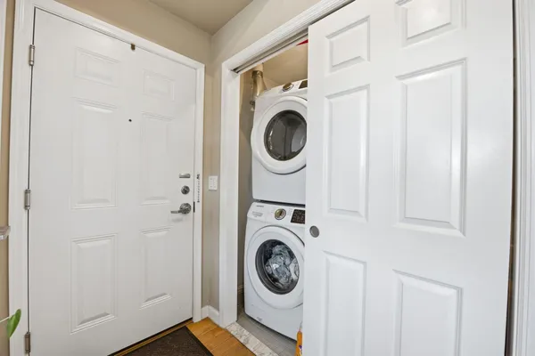 $3,800 | 936 Pavonia Avenue, Unit 3B, Jersey City, NJ 07306