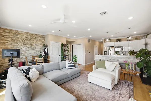 $3,800 | 936 Pavonia Avenue, Unit 3B, Jersey City, NJ 07306