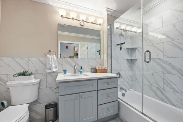 $3,800 | 936 Pavonia Avenue, Unit 3B, Jersey City, NJ 07306