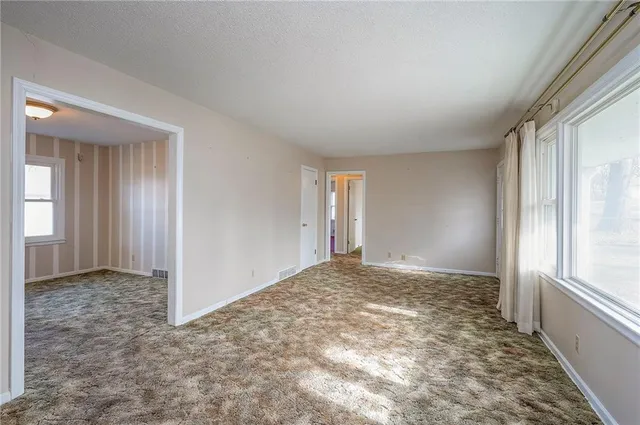 $275,000 | 10408 West 65th Street, Shawnee, KS 66203