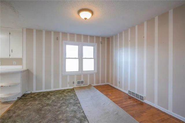 $275,000 | 10408 West 65th Street, Shawnee, KS 66203