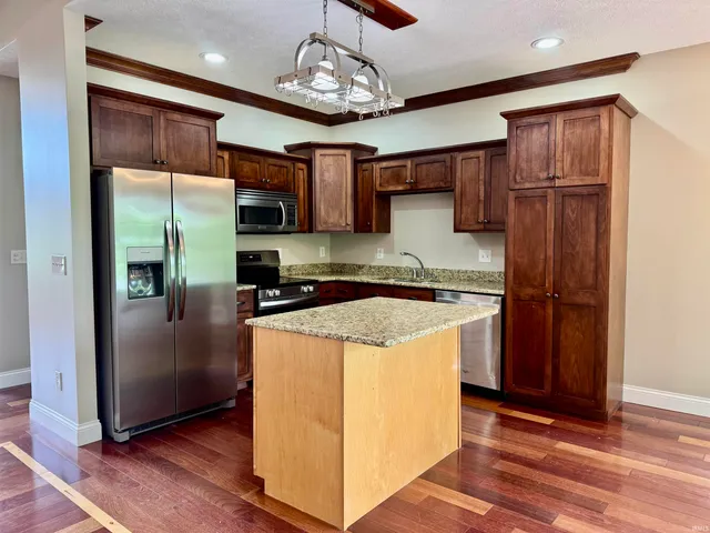 $515,900 | 803 Spyglass Drive, Bedford, IN 47421