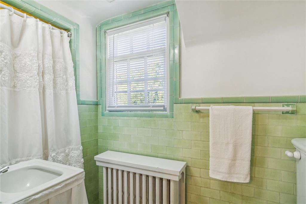 346 Midway Road Pittsburgh, PA 15216 - Photo 24 of 47 a bathroom with a sink a toilet and shower