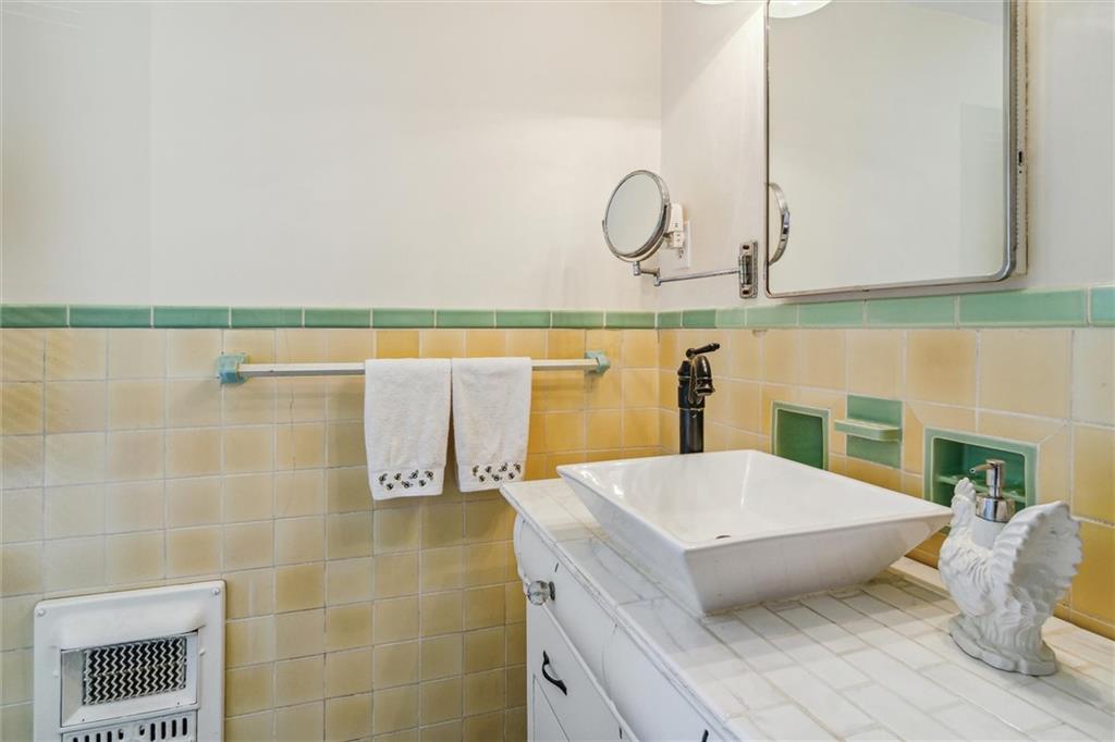 346 Midway Road Pittsburgh, PA 15216 - Photo 32 of 47 a living room with a bed