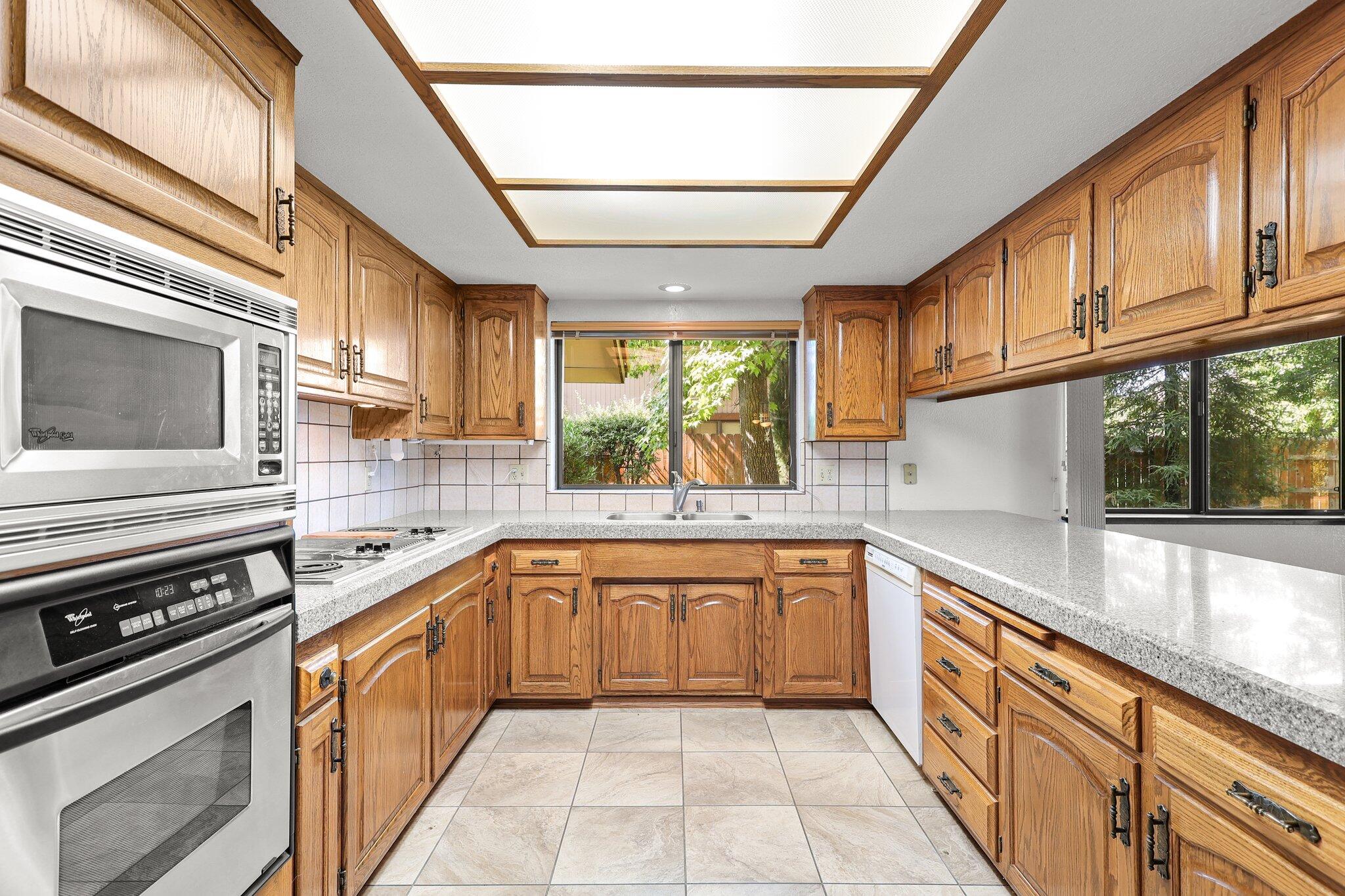 6136 Riverside Drive Redding, CA 96001 - Photo 11 of 40 29-web-or-mls-LZ0A8925 (1)