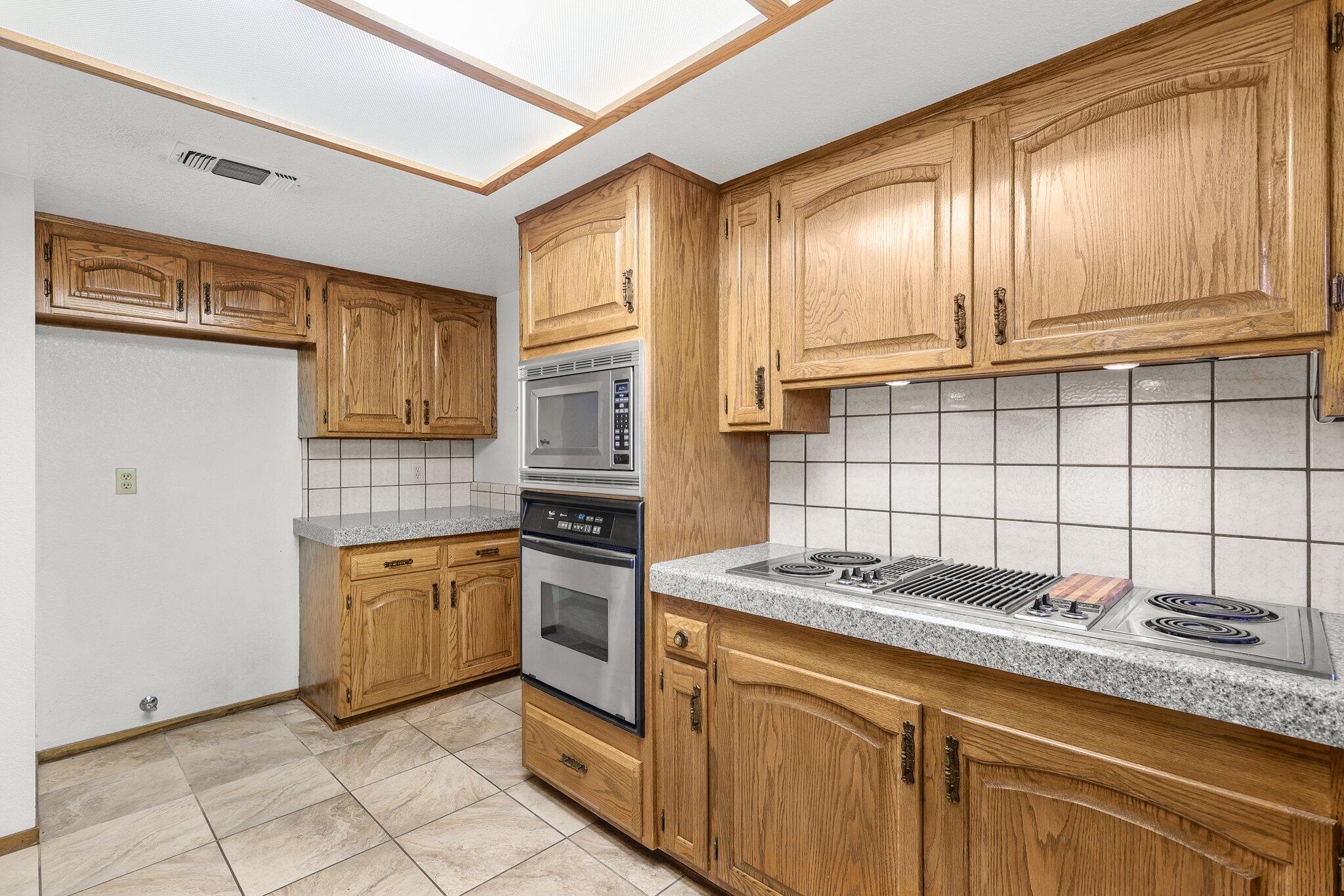 6136 Riverside Drive Redding, CA 96001 - Photo 12 of 40 30-web-or-mls-LZ0A8935_1