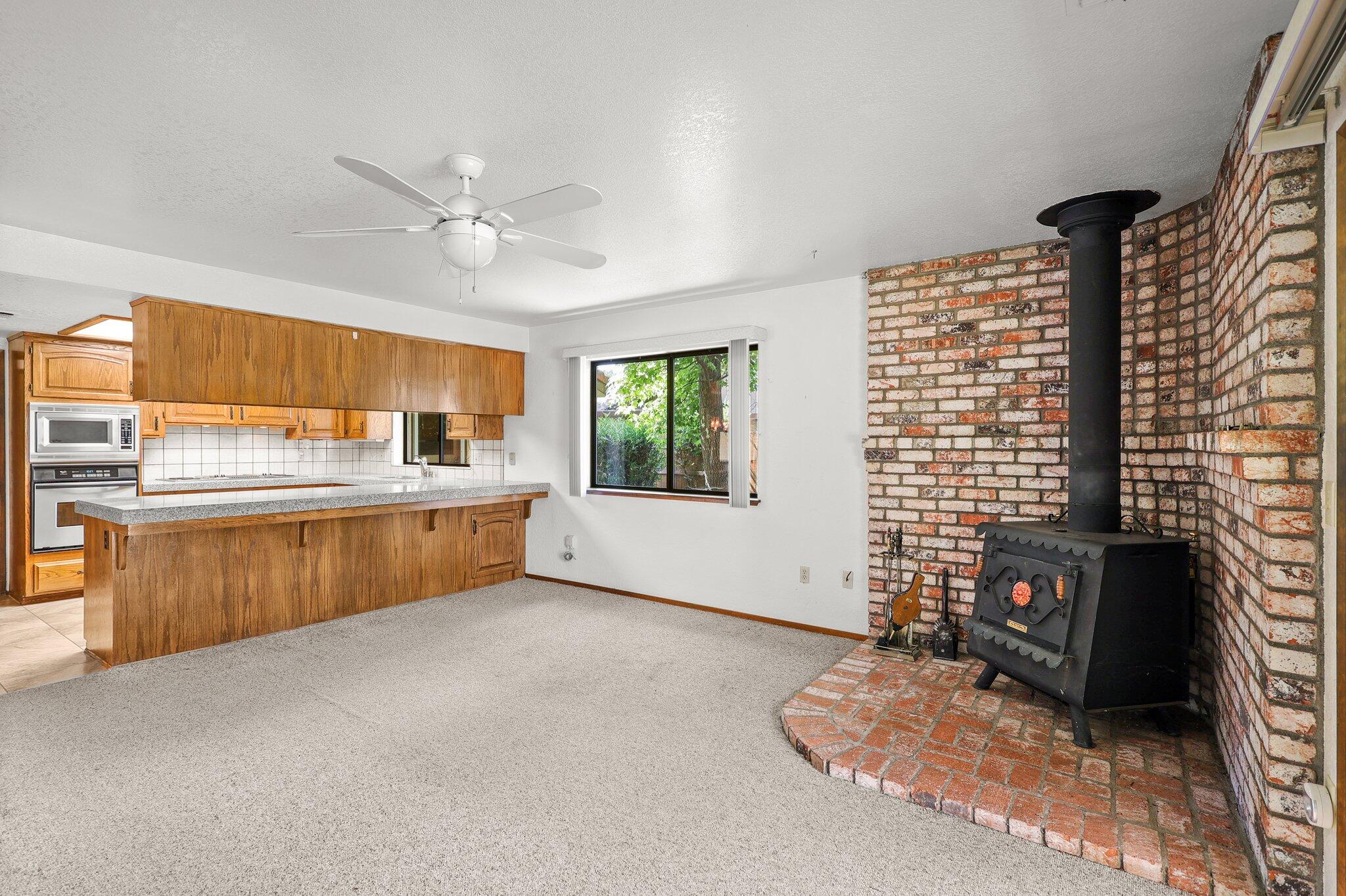 6136 Riverside Drive Redding, CA 96001 - Photo 13 of 40 31-web-or-mls-LZ0A8940_1