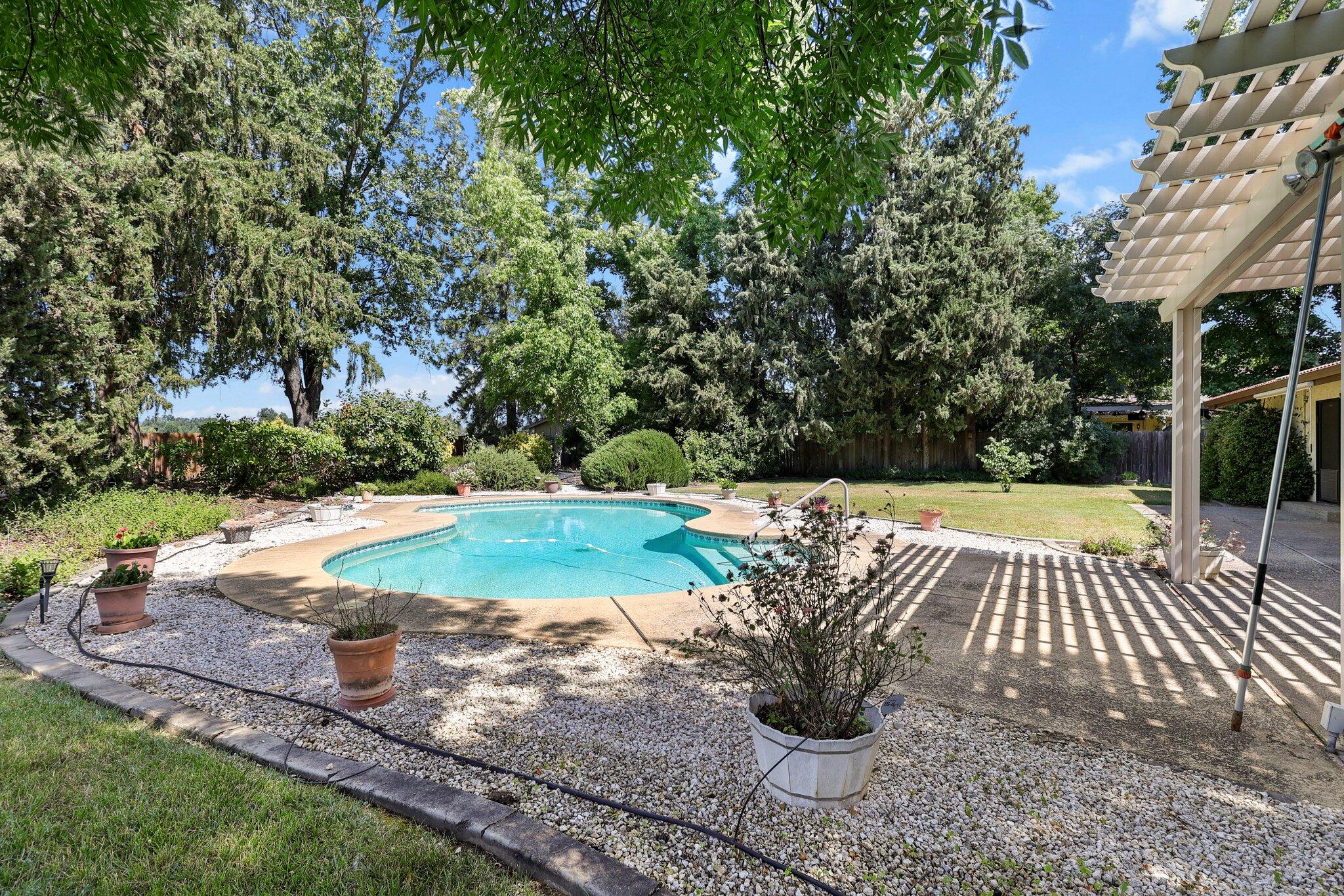 6136 Riverside Drive Redding, CA 96001 - Photo 34 of 40 43-web-or-mls-LZ0A9040 (1)