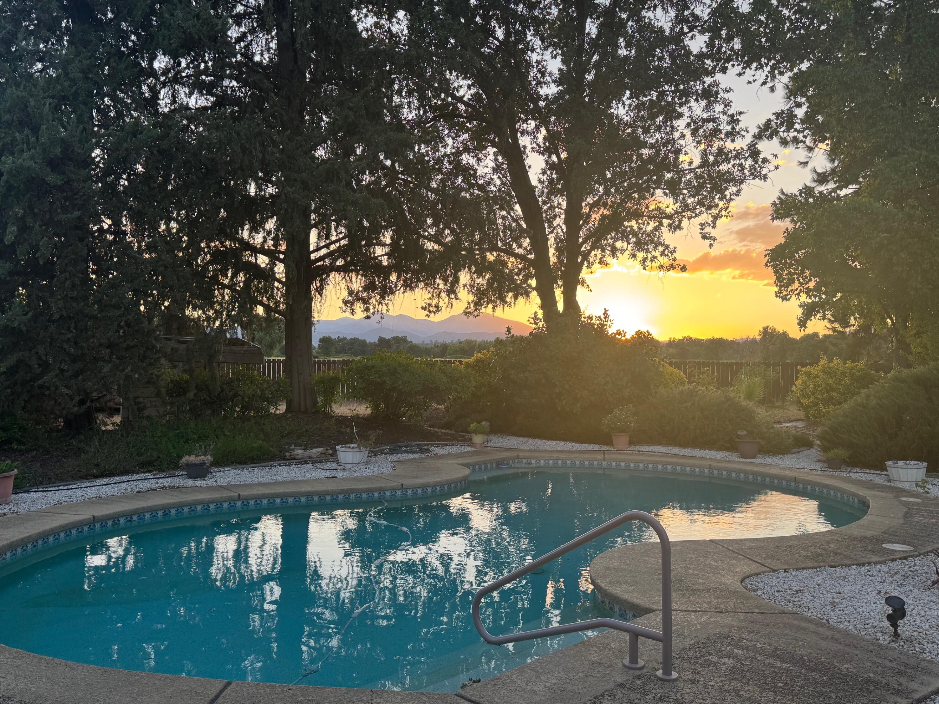 6136 Riverside Drive Redding, CA 96001 - Photo 4 of 40 IMG_4572