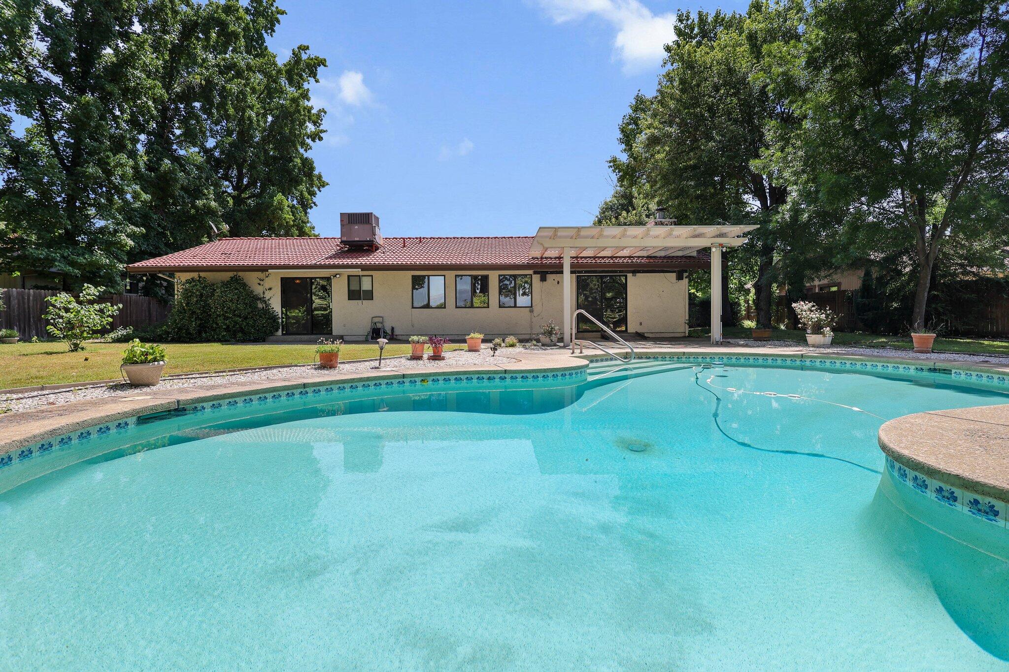 6136 Riverside Drive Redding, CA 96001 - Photo 6 of 40 48-web-or-mls-LZ0A9085_1