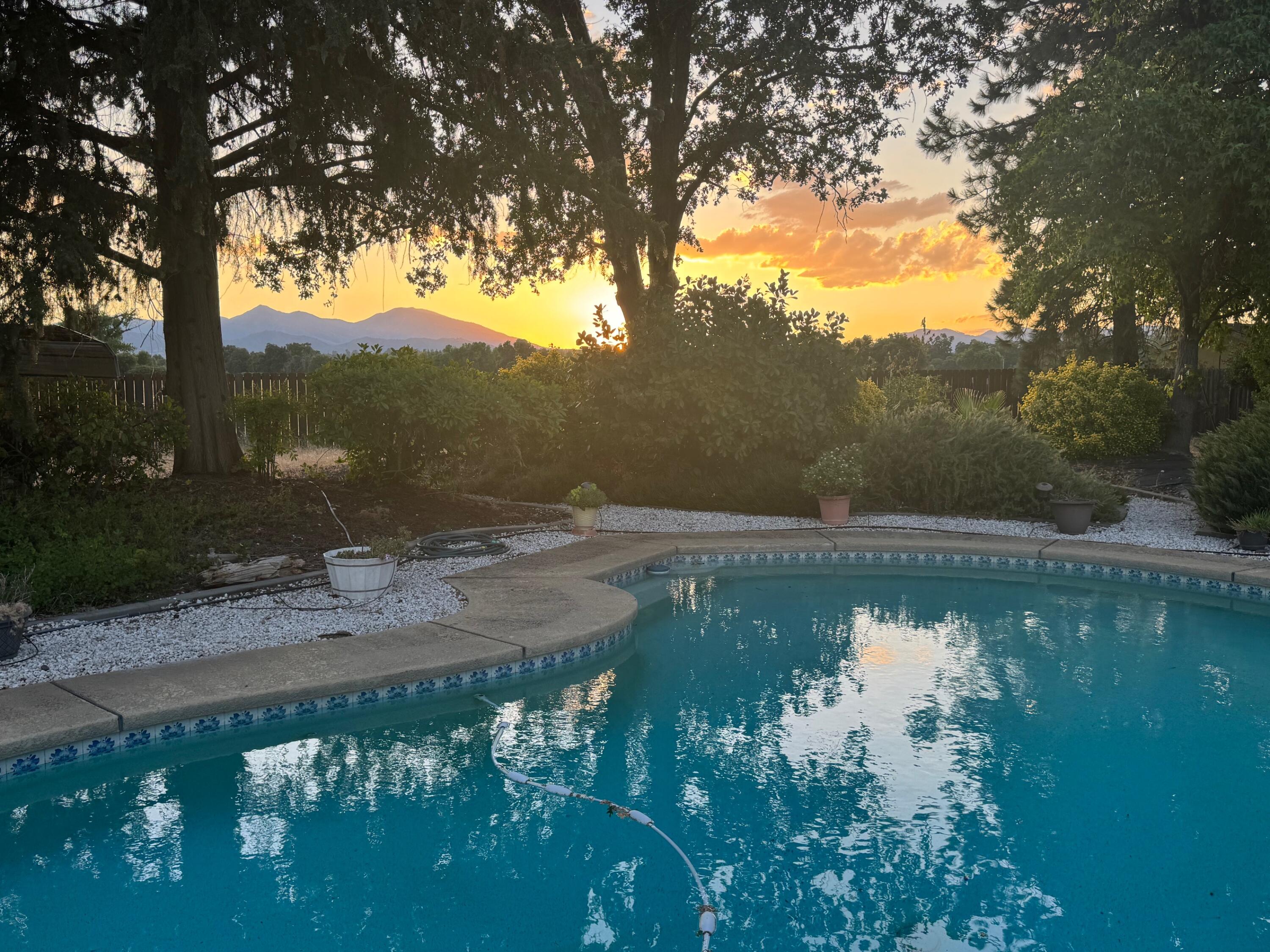 6136 Riverside Drive Redding, CA 96001 - Photo 7 of 40 IMG_4574