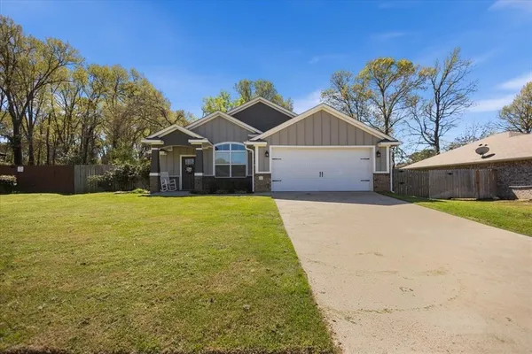 $285,000 | 307 Mission Crest Circle, Lindale, TX 75771