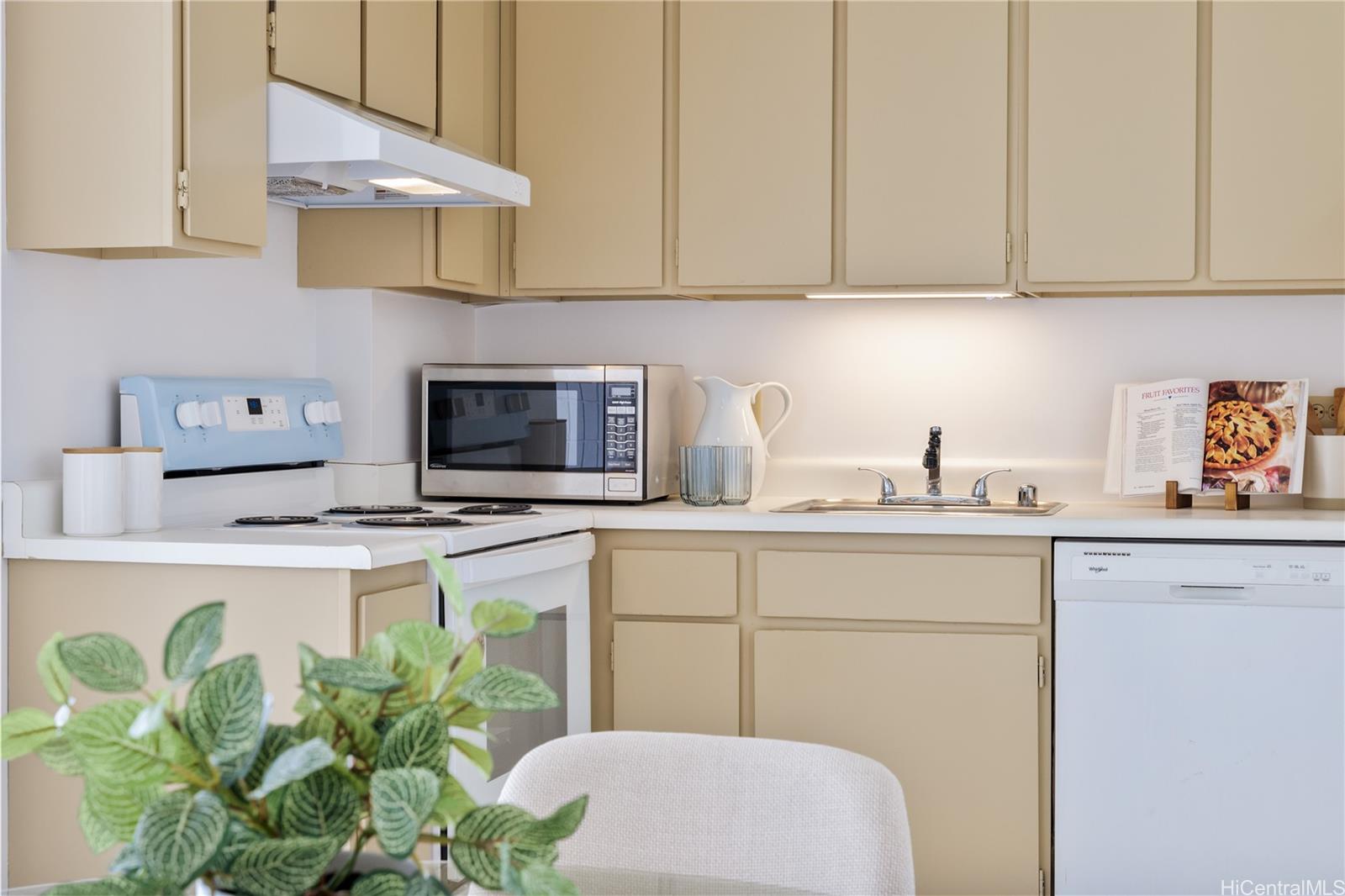 1545 Nehoa Street, Unit 302 Honolulu, HI 96822 - Photo 12 of 17