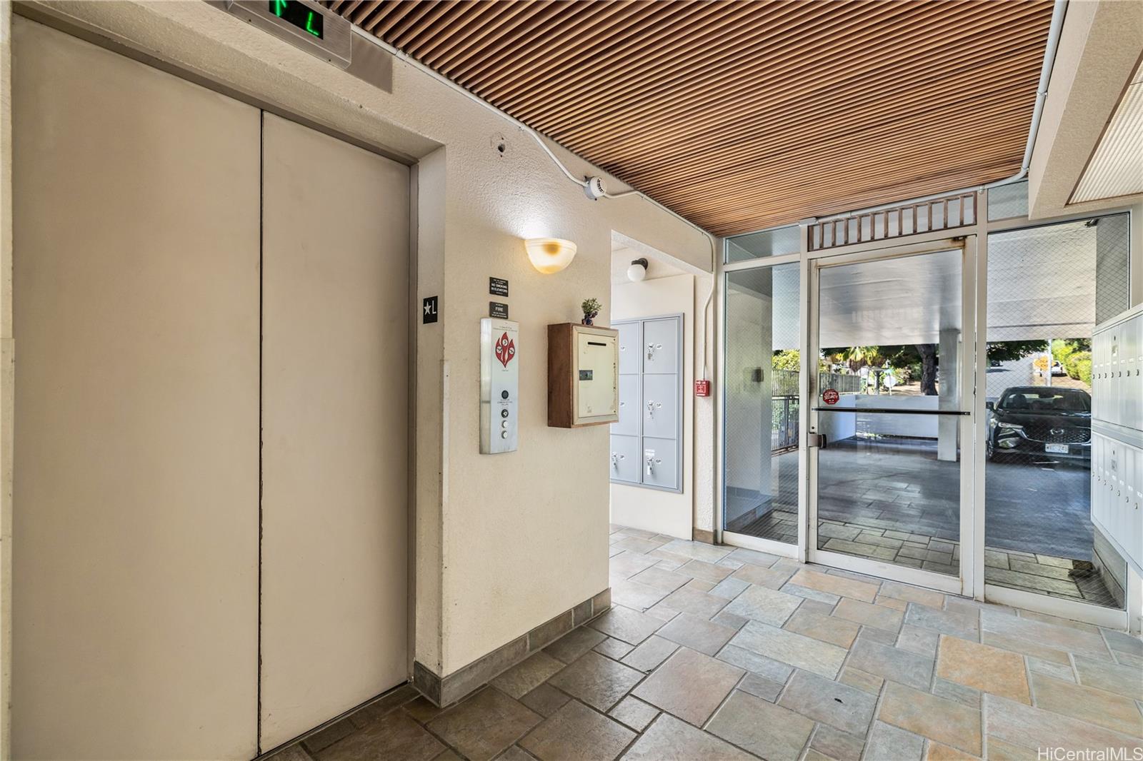 1545 Nehoa Street, Unit 302 Honolulu, HI 96822 - Photo 16 of 17