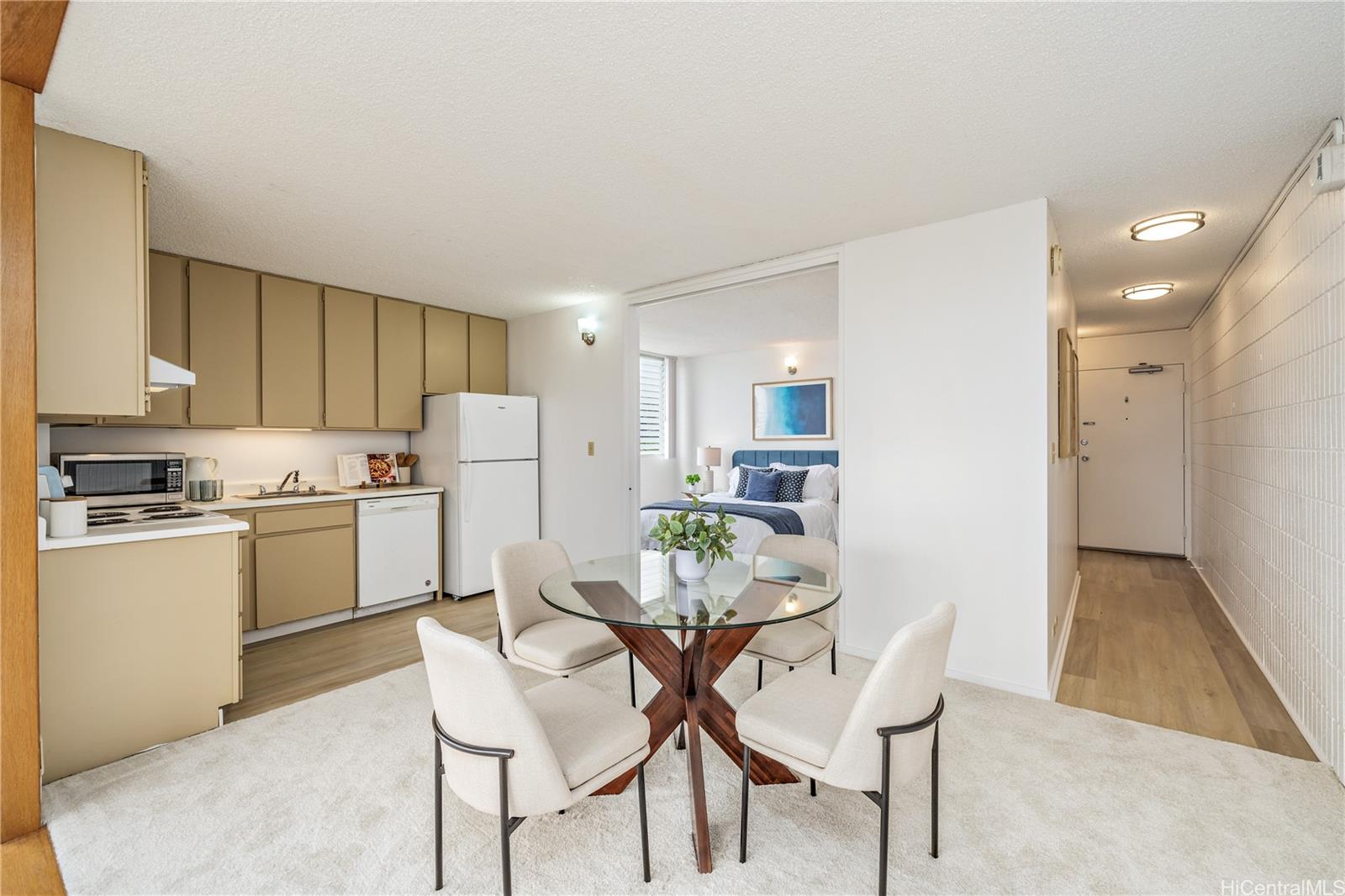 1545 Nehoa Street, Unit 302 Honolulu, HI 96822 - Photo 4 of 17