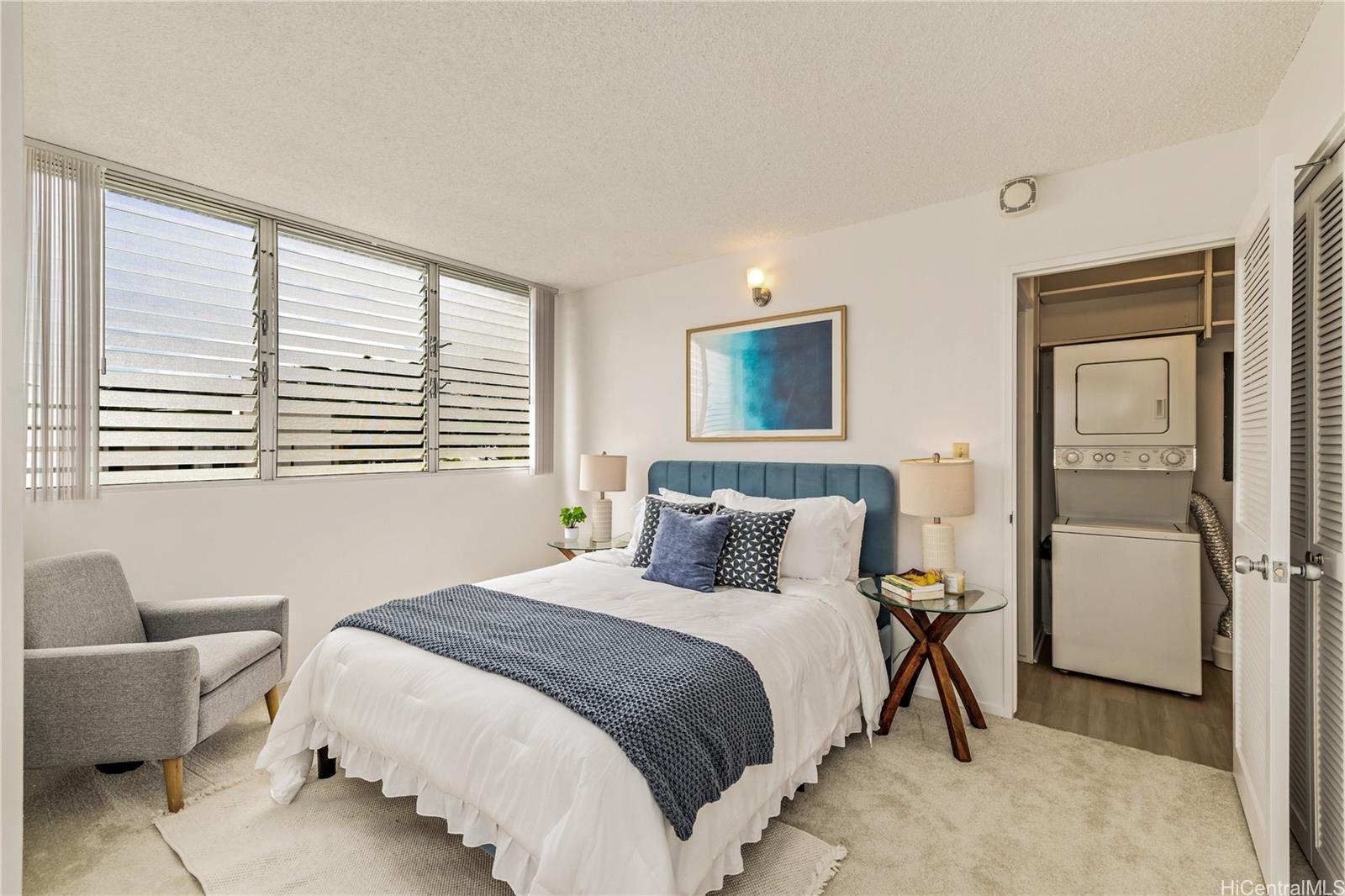 1545 Nehoa Street, Unit 302 Honolulu, HI 96822 - Photo 8 of 17