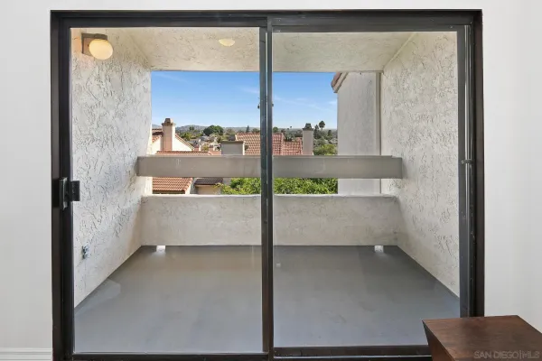 $2,495 | 6877 Caminito Mundo, Unit 30, San Diego, CA 92119