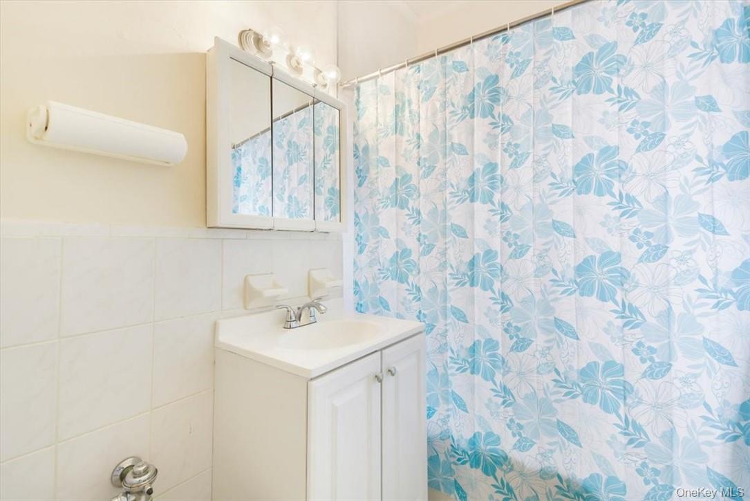 663 Locust Street, Unit 4A Mount Vernon, NY 10552 - Photo 9 of 31 a bathroom with a sink and a mirror