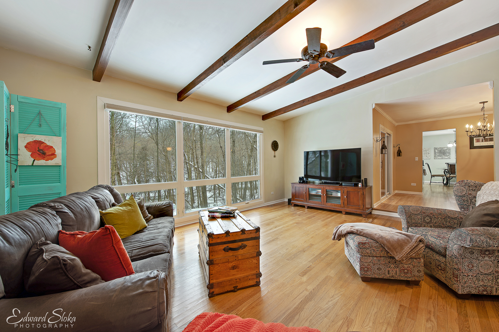 178 Stonegate Road Trout Valley, IL 60013 - Photo 5 of 24 a living room with furniture and a flat screen tv