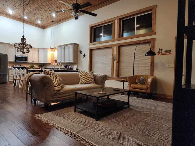 $1,375,000 | 5542 Southeast Tater Peeler Road, Lebanon, TN 37090