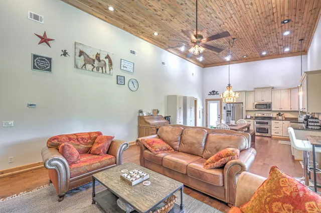 $1,375,000 | 5542 Southeast Tater Peeler Road, Lebanon, TN 37090