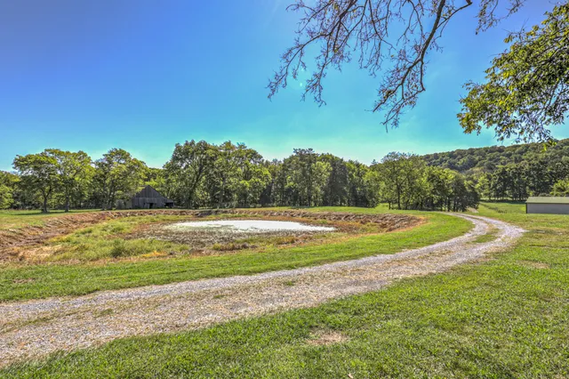 $1,375,000 | 5542 Southeast Tater Peeler Road, Lebanon, TN 37090