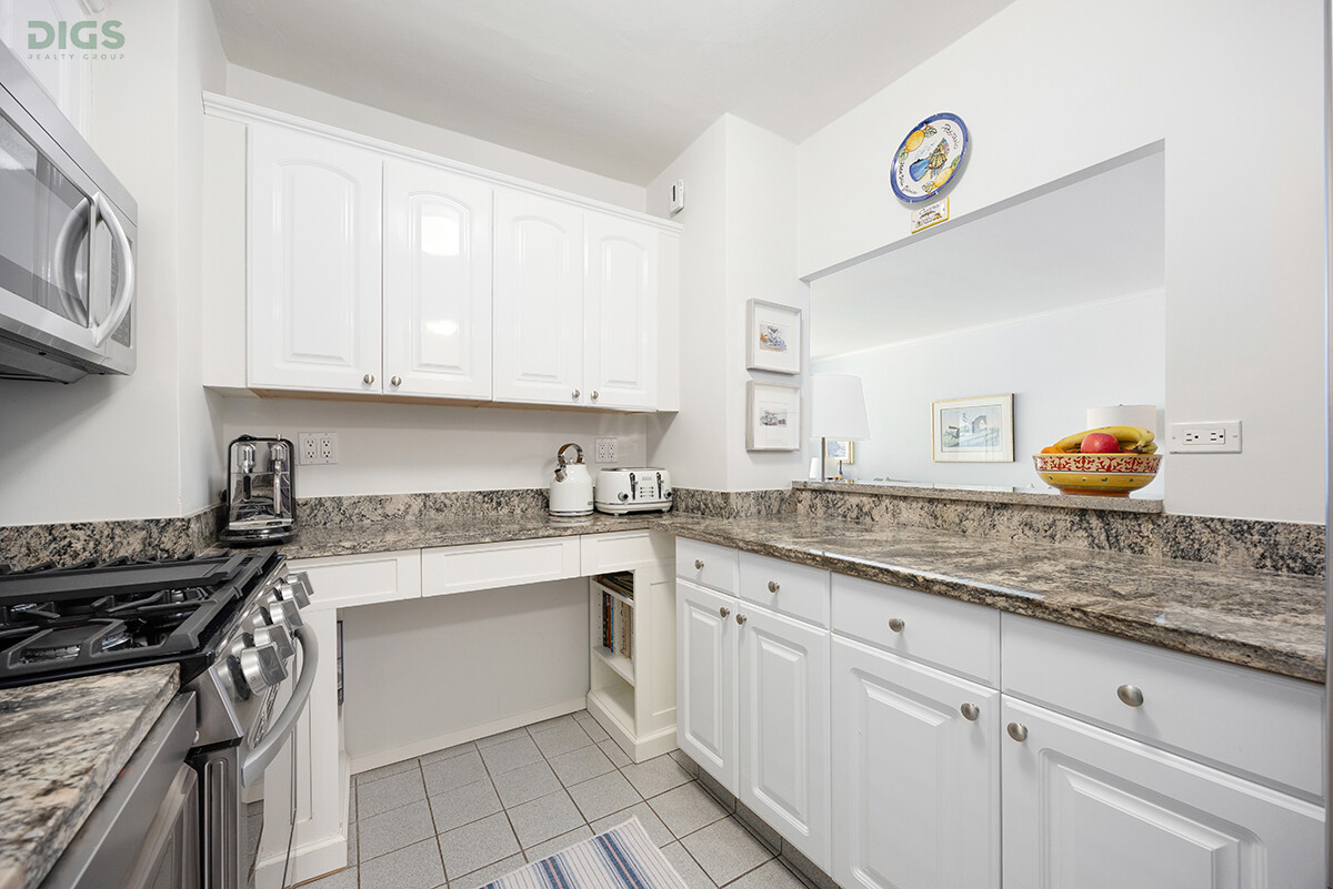 401 East 74th Street, Unit 5A Manhattan, NY 10021 - Photo 7 of 9