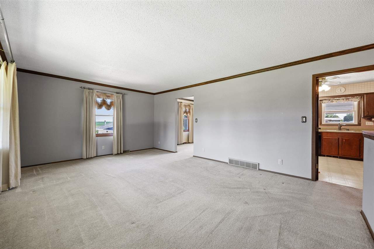7405 Beverly Road Southwest Fairfax, IA 52228 - Photo 3 of 36 Gallery Image 3