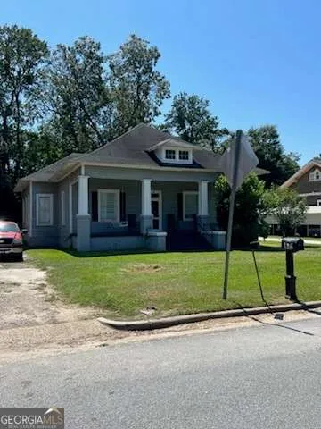 a view of outdoor space yard and front view of a house