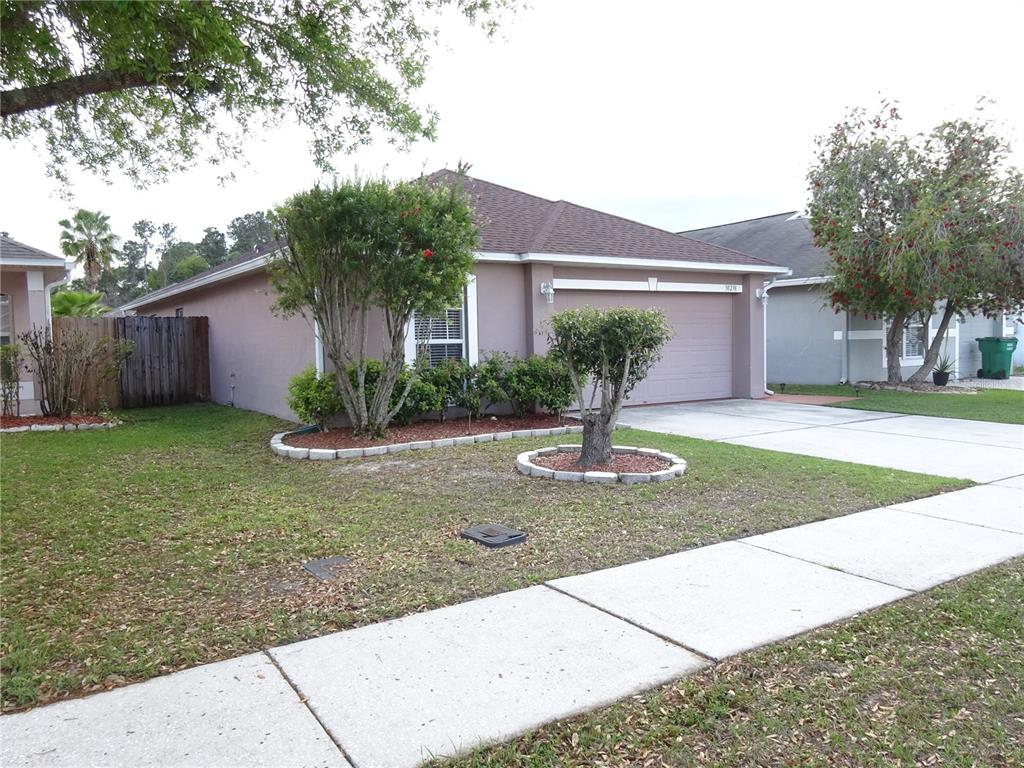 30238 Rattana Court Wesley Chapel, FL 33545 - Photo 3 of 34