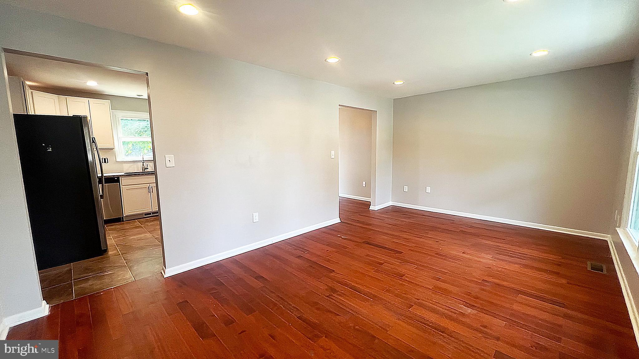 2505 229th Street Pasadena, MD 21122 - Photo 3 of 29 Front living room