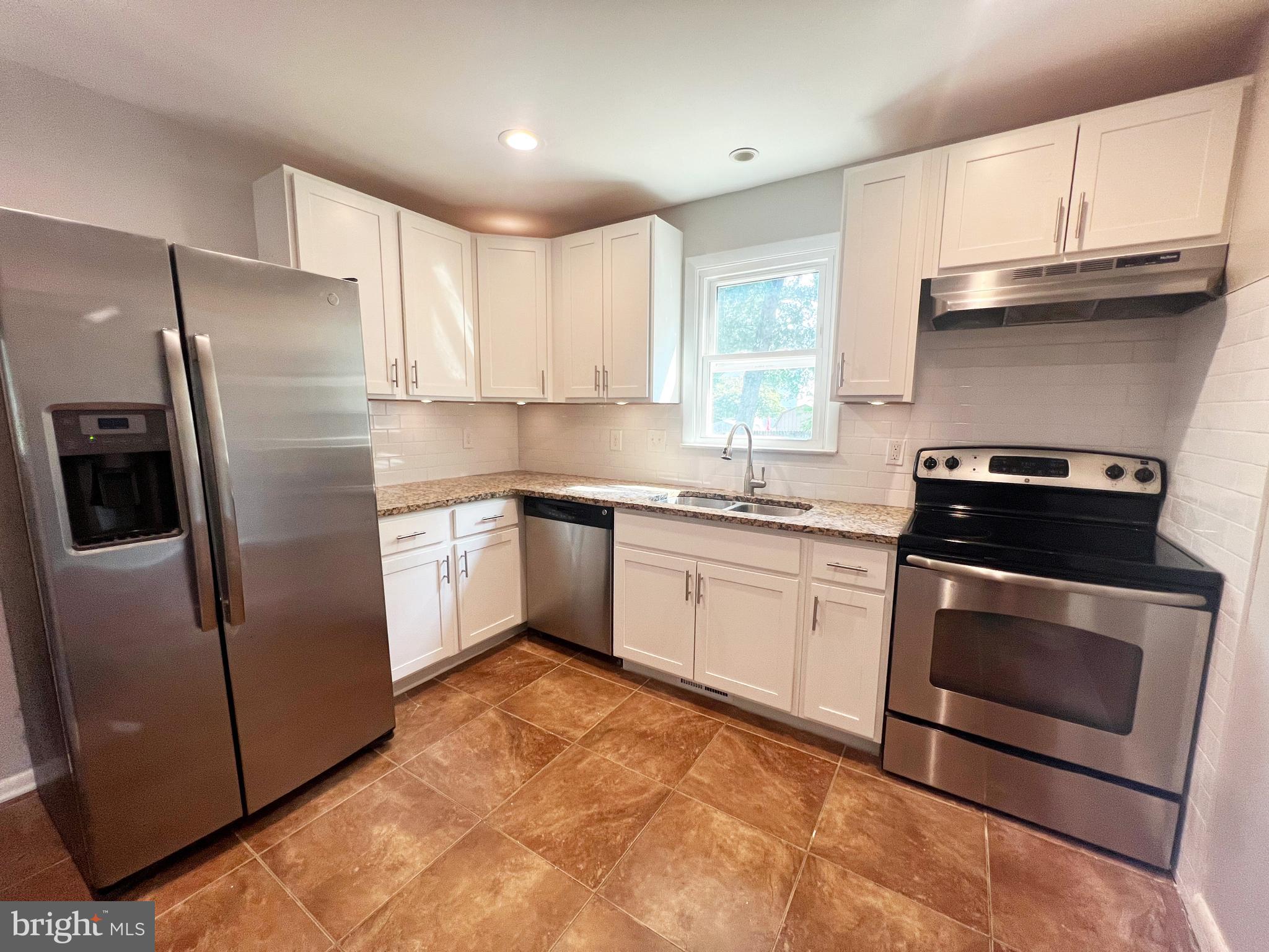 2505 229th Street Pasadena, MD 21122 - Photo 4 of 29 New cabinets