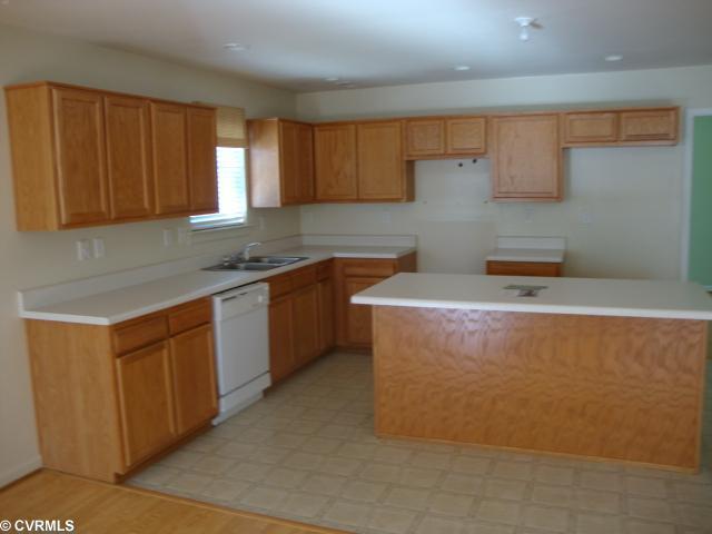 1637 Tree Ridge Road Richmond, VA 23231 - Photo 5 of 5 Kitchen