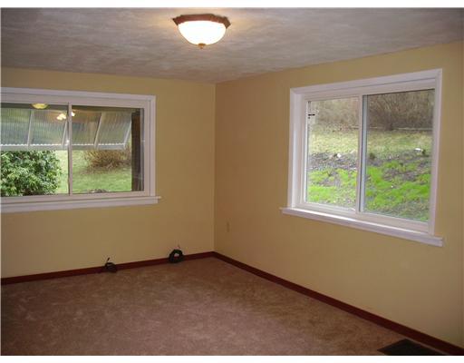 30 Hemphill Road Tarentum, PA 15084 - Photo 6 of 15 Living Room.