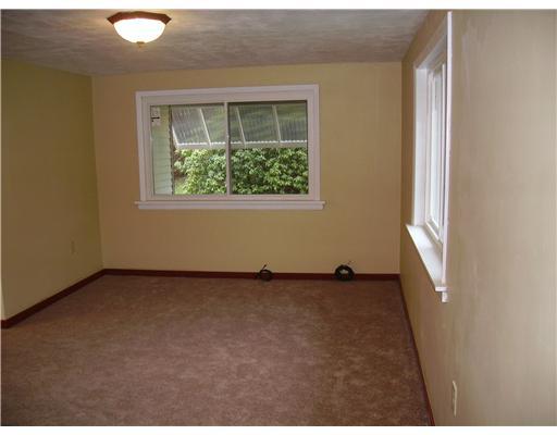 30 Hemphill Road Tarentum, PA 15084 - Photo 7 of 15 Living Room.