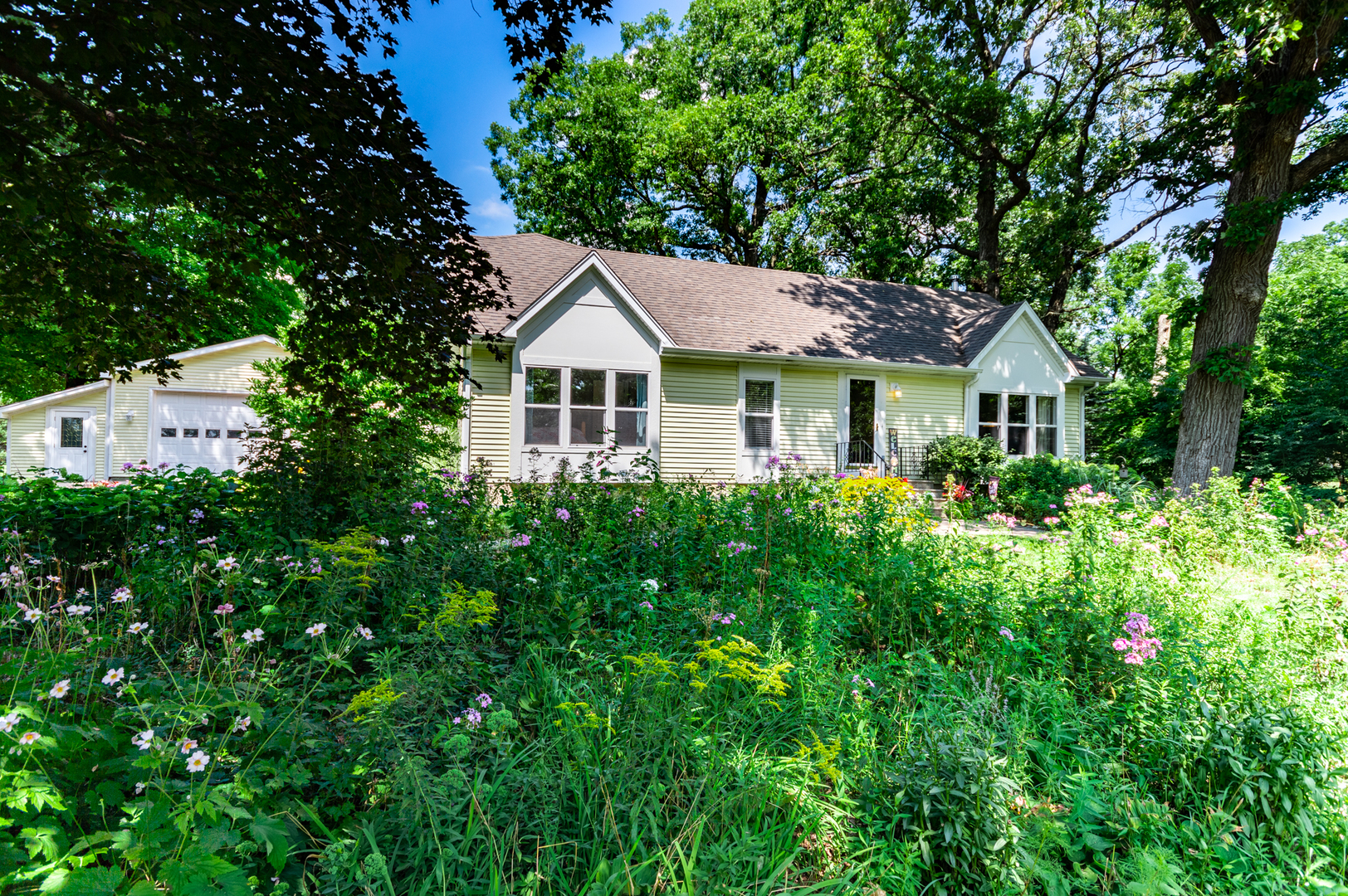 16463 Plank Road Sycamore, IL 60178 - Photo 2 of 36 a house view with a garden space