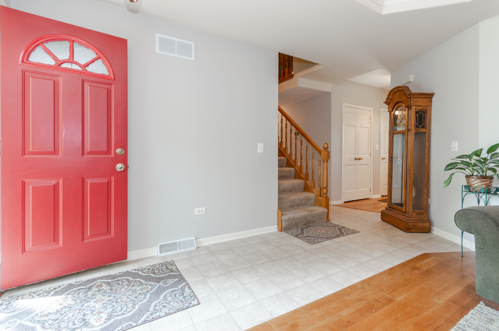 16463 Plank Road Sycamore, IL 60178 - Photo 12 of 36 a view of an entryway with a rug