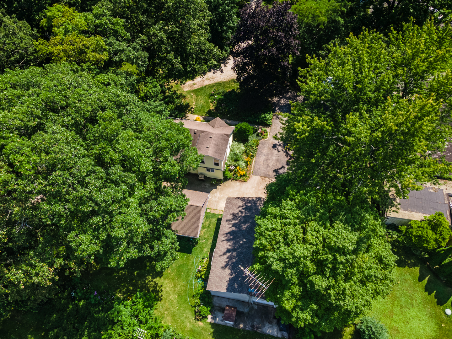 16463 Plank Road Sycamore, IL 60178 - Photo 33 of 36 an aerial view of a house with a yard
